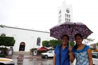Lunes 2 de junio de 2014. Tuxtla Gutiérrez. Un mariachi sale este medio día del edificio de la administración estatal donde tocaron las golondrinas a “algún” funcionario saliente.