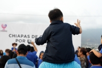 Martes 2 de abril del 2019. Tuxtla Gutiérrez. Familias y amigos visten de azul esta tarde para acompañar a las personas con autismo durante la jornada de concientización que propone la ONU este 2 de abril