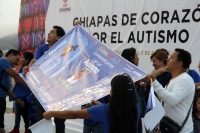 Martes 2 de abril del 2019. Tuxtla Gutiérrez. Familias y amigos visten de azul esta tarde para acompañar a las personas con autismo durante la jornada de concientización que propone la ONU este 2 de abril