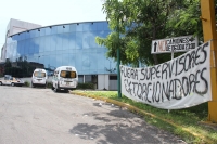 Lunes 9 de Septiembre del 2013. Tuxtla Gutiérrez. Las unidades del autotransporte tuxtleco continúan bloqueando el crucero de la novena sur en la 11 poniente.