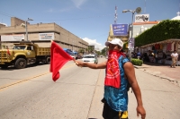 Lunes 13 de agosto del 2012. Tuxtla Gutiérrez, Chiapas. Transportistas de la zona altos de Chiapas protestan bloqueando el primer cuadro de la ciudad para exigir que se el gobierno estatal detenga el pirataje en las carreteras entre palenque y la zona cen