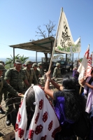 Martes 8 de marzo. IndÃgenas de la Organización Civil Las Abejas de la comunidad Acteal de municipio de San Pedro Chenalho en la zona altos del estado de Chiapas realizan este medio dÃa una protesta en el cuartel militar de Crucero Majomut durante las cel Martes 8 de marzo. IndÃgenas de la Organización Civil Las Abejas de la comunidad Acteal de municipio de San Pedro Chenalho en la zona altos del estado de Chiapas realizan este medio dÃa una protesta en el cuartel militar de Crucero Majomut durante las cel