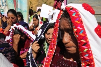 Martes 8 de marzo. Indígenas de la Organización Civil Las Abejas de la comunidad Acteal de municipio de San Pedro Chenalho en la zona altos del estado de Chiapas realizan este medio día una protesta en el cuartel militar de Crucero Majomut durante las cel