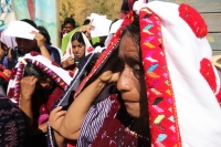 Martes 8 de marzo. Indígenas de la Organización Civil Las Abejas de la comunidad Acteal de municipio de San Pedro Chenalho en la zona altos del estado de Chiapas realizan este medio día una protesta en el cuartel militar de Crucero Majomut durante las cel