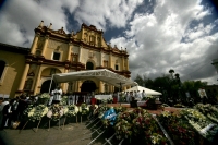 Miércoles 26 de enero. El cuerpo del Tatik Don Samuel Ruiz García recibió este medio día sepultura en las criptas de la Catedral de la Paz en San Cristóbal de las Casas donde se realizo una ceremonia litúrgica presidida por el nuncio apostólico Christophe
