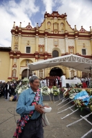 Miércoles 26 de enero. El cuerpo del Tatik Don Samuel Ruiz García recibió este medio día sepultura en las criptas de la Catedral de la Paz en San Cristóbal de las Casas donde se realizo una ceremonia litúrgica presidida por el nuncio apostólico Christophe