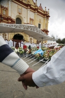 Miércoles 26 de enero. El cuerpo del Tatik Don Samuel Ruiz García recibió este medio día sepultura en las criptas de la Catedral de la Paz en San Cristóbal de las Casas donde se realizo una ceremonia litúrgica presidida por el nuncio apostólico Christophe