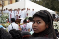 Miércoles 26 de enero. El cuerpo del Tatik Don Samuel Ruiz García recibió este medio día sepultura en las criptas de la Catedral de la Paz en San Cristóbal de las Casas donde se realizo una ceremonia litúrgica presidida por el nuncio apostólico Christophe