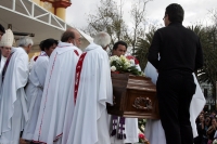 Miércoles 26 de enero. El cuerpo del Tatik Don Samuel Ruiz García recibió este medio día sepultura en las criptas de la Catedral de la Paz en San Cristóbal de las Casas donde se realizo una ceremonia litúrgica presidida por el nuncio apostólico Christophe