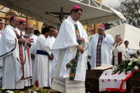 Miércoles 26 de enero. El cuerpo del Tatik Don Samuel Ruiz García recibió este medio día sepultura en las criptas de la Catedral de la Paz en San Cristóbal de las Casas donde se realizo una ceremonia litúrgica presidida por el nuncio apostólico Christophe