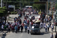 Domingo 16 de noviembre del 2014. Tuxtla Gutiérrez, Estudiantes y organizaciones sociales acompañan a la brigada Daniel SolÃs Gallardo de padres de familia de los desaparecidos y estudiantes de Ayotzinapa durante la marcha y mitin polÃtico en la capital d Domingo 16 de noviembre del 2014. Tuxtla Gutiérrez, Estudiantes y organizaciones sociales acompañan a la brigada Daniel SolÃs Gallardo de padres de familia de los desaparecidos y estudiantes de Ayotzinapa durante la marcha y mitin polÃtico en la capital d