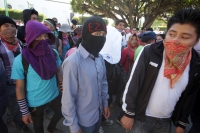 Domingo 16 de noviembre del 2014. Tuxtla Gutiérrez, Estudiantes y organizaciones sociales acompañan a la brigada Daniel Solís Gallardo de padres de familia de los desaparecidos y estudiantes de Ayotzinapa durante la marcha y mitin político en la capital d
