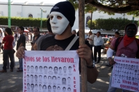 Domingo 16 de noviembre del 2014. Tuxtla Gutiérrez, Estudiantes y organizaciones sociales acompañan a la brigada Daniel SolÃs Gallardo de padres de familia de los desaparecidos y estudiantes de Ayotzinapa durante la marcha y mitin polÃtico en la capital d Domingo 16 de noviembre del 2014. Tuxtla Gutiérrez, Estudiantes y organizaciones sociales acompañan a la brigada Daniel SolÃs Gallardo de padres de familia de los desaparecidos y estudiantes de Ayotzinapa durante la marcha y mitin polÃtico en la capital d