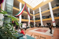 Martes 21 de septiembre. El edificio del ayuntamiento de la capital del estado de Chiapas, inicio las actividades de esta mañana sin energía eléctrica, la cual fue suspendida al presentar un adeudo de varios meses.