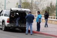 Elementos de las corporaciones policíacas de Chiapas realizaron esta mañana el cateo de otro domicilio en la colonia El Retiro donde localizaron y aseguraron a dos sicarios más. Mientras que en el transcurso de la mañana se recibieron varias llamadas al 0