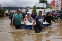 Viernes 6 de noviembre del 2020. San Cristóbal de las Casas. La #lluvia ha ocasionado que las calles de la colonial ciudad de Los altos de #Chiapas permanezcan bajo el agu, mientras que cientos de #familias buscan refugio