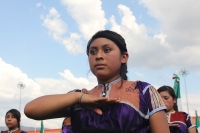 Jueves 24 de Febrero. Representantes de las etnias de Chiapas esperan bajo el sol del sureste el inicio  del homenaje que se realiza para conmemorar el día de la bandera