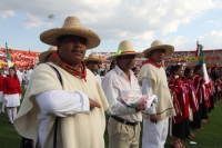 Jueves 24 de Febrero. Representantes de las etnias de Chiapas esperan bajo el sol del sureste el inicio  del homenaje que se realiza para conmemorar el día de la bandera