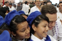 Miércoles 24 de febrero del 2016. Tuxtla Gutiérrez. Este medio día se lleva a cabo la ceremonia de abanderamiento de las escoltas del sistema escolar en de este estado del sureste de México. En la imagen Manuel Velazco Coello, gobernador de Chiapas se tom