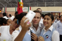 Miércoles 24 de febrero del 2016. Tuxtla Gutiérrez. Este medio día se lleva a cabo la ceremonia de abanderamiento de las escoltas del sistema escolar en de este estado del sureste de México. En la imagen Manuel Velazco Coello, gobernador de Chiapas se tom