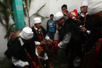 Jueves 28 de julio del 2016. San Juan Chamula. Mateo Gómez Gómez recibe esta mañana el bastón de mando Chamula según los usos y costumbres de las comunidades y parajes de esta localidad de los altos de Chiapas. El nuevo presidente junto con las nuevas aut