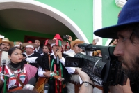 Jueves 28 de julio del 2016. San Juan Chamula. Mateo Gómez Gómez recibe esta mañana el bastón de mando Chamula según los usos y costumbres de las comunidades y parajes de esta localidad de los altos de Chiapas. El nuevo presidente junto con las nuevas aut