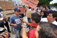 Lunes 10 de septiembre del 2012. Tuxtla Gutiérrez, Chiapas. Estudiantes de varias universidades protestan en la Torre Chiapas para exigir que les sean entregados los fondos de la Beca PRONABES que ha sido retenido por las autoridades locales. Lunes 10 de septiembre del 2012. Tuxtla Gutiérrez, Chiapas. Estudiantes de varias universidades protestan en la Torre Chiapas para exigir que les sean entregados los fondos de la Beca PRONABES que ha sido retenido por las autoridades locales.