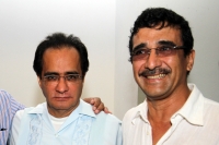 Miércoles 12 de febrero del 2014. Tuxtla Gutiérrez. René Bejarano de la Izquierda Democrática Nacional durante la asamblea estatal en Chiapas donde tiene un acercamiento con el panista Paco Rojas.