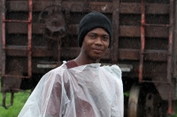 Miércoles 4 de junio  del 2014. Arriaga. Los jóvenes beliceños se refugian los vagones del tren en la estación de carga de esta localidad de la costa chiapaneca mientras continúan las reparaciones de las vías afectadas por las lluvias en los límites con e