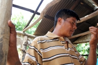 Jueves 7 de septiembre del 2017. Venustiano Carranza, Chiapas. Una persona logra sobrevivir después de ser arrastrado por el agua sujetándose a un tronco durante las afectaciones de las lluvias de los últimos dí­as en esta comunidad ubicada en la cerca