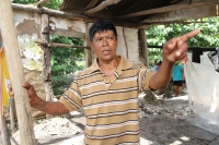 Jueves 7 de septiembre del 2017. Venustiano Carranza, Chiapas. Una persona logra sobrevivir después de ser arrastrado por el agua sujetándose a un tronco durante las afectaciones de las lluvias de los últimos dÃÂas en esta comunidad ubicada en la cerca Jueves 7 de septiembre del 2017. Venustiano Carranza, Chiapas. Una persona logra sobrevivir después de ser arrastrado por el agua sujetándose a un tronco durante las afectaciones de las lluvias de los últimos dÃÂas en esta comunidad ubicada en la cerca
