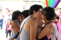 Sábado 19 de septiembre del 2015. Tuxtla Gutiérrez. La comunidad LGBTI se reúne esta tarde en la plaza central de la capital del estado de Chiapas donde se manifiestan por cuarta ocasión en el Besoton 2015 exigiendo igualdad de derechos todas las personas Sábado 19 de septiembre del 2015. Tuxtla Gutiérrez. La comunidad LGBTI se reúne esta tarde en la plaza central de la capital del estado de Chiapas donde se manifiestan por cuarta ocasión en el Besoton 2015 exigiendo igualdad de derechos todas las personas
