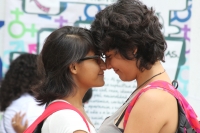 Sábado 21 de septiembre del 2013. Tuxtla Gutiérrez.  El movimiento lésbico realiza esta mañana el segundo Besotón con un llamada al respeto a los derechos sexuales y a la unión de personas de un mismo sexo, haciendo un llamado a las autoridades a respetar