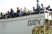 Lunes 16 de julio del 2012. Arriaga, Chiapas. El ferrocarril reinicia sus actividades con una nueva carga humana desde la ciudad de los vientos, donde cientos de centroamericanos esperaron por semanas para abordar los vagones y continuar con la esperanza 