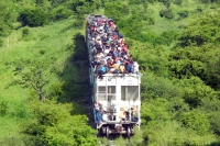 Lunes 16 de julio del 2012. Arriaga, Chiapas. El ferrocarril reinicia sus actividades con una nueva carga humana desde la ciudad de los vientos, donde cientos de centroamericanos esperaron por semanas para abordar los vagones y continuar con la esperanza 
