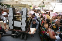 Martes 17 de agosto. Las reliquias de Juan Bosco son trasladadas esta mañana a la catedral de San Marcos donde los restos del Santo de Turín son adorados por la feligresía Católica y Salesiana del estado de Chiapas.