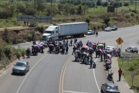Miércoles 2 de mayo del 2018. Antes de terminar los bloqueos carreteros de hoy, el movimiento magisterial prepara el inminente paro indefinido para los próximos dÃÂas. Miércoles 2 de mayo del 2018. Antes de terminar los bloqueos carreteros de hoy, el movimiento magisterial prepara el inminente paro indefinido para los próximos dÃÂas.