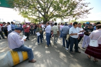 Lunes 14 de enero del 2013.  Tuxtla Gutiérrez, Chiapas. Maestros de la Sección VII del sindicato magisterial afiliados a la coordinadora nacional de trabajadores de la educación en Chiapas realizan bloqueos en las entradas y salidas de las principales ciu