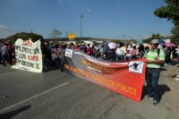 Lunes 14 de enero del 2013.  Tuxtla Gutiérrez, Chiapas. Maestros de la Sección VII del sindicato magisterial afiliados a la coordinadora nacional de trabajadores de la educación en Chiapas realizan bloqueos en las entradas y salidas de las principales ciu