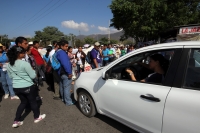 Lunes 14 de enero del 2013. Tuxtla Gutiérrez, Chiapas. Maestros de la Sección VII del sindicato magisterial afiliados a la coordinadora nacional de trabajadores de la educación en Chiapas realizan bloqueos en las entradas y salidas de las principales ciu Lunes 14 de enero del 2013. Tuxtla Gutiérrez, Chiapas. Maestros de la Sección VII del sindicato magisterial afiliados a la coordinadora nacional de trabajadores de la educación en Chiapas realizan bloqueos en las entradas y salidas de las principales ciu