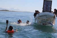 11 de diciembre. Peregrinos nadan en las costas chiapanecas.