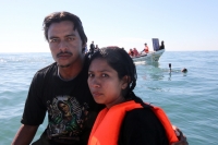 11 de diciembre. Peregrinos nadan en las costas chiapanecas.