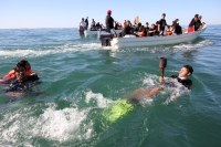 11 de diciembre. Peregrinos nadan en las costas chiapanecas.