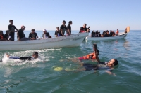11 de diciembre. Peregrinos nadan en las costas chiapanecas.