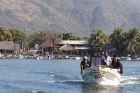 11 de diciembre. Peregrinos nadan en las costas chiapanecas.