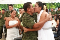 Viernes 27 de julio del 2012. Tuxtla Gutiérrez, Chiapas. Autoridades civiles y de la VII Región Militar dan fe de la boda colectiva que une a 50 familias con elementos del ejercito mexicano esta mañana.
