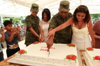 Viernes 27 de julio del 2012. Tuxtla Gutiérrez, Chiapas. Autoridades civiles y de la VII Región Militar dan fe de la boda colectiva que une a 50 familias con elementos del ejercito mexicano esta mañana.