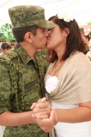 Viernes 27 de julio del 2012. Tuxtla Gutiérrez, Chiapas. Autoridades civiles y de la VII Región Militar dan fe de la boda colectiva que une a 50 familias con elementos del ejercito mexicano esta mañana.