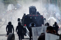 Domingo 5 de junio del 2016. Tuxtla Gutiérrez. De los enfrentamientos entre las corporaciones policiacas y el movimiento magisterial en la capital del estado de Chiapas.