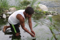 Martes 16 de mayo del 2017. Suchiapa, Chiapas. Habitantes de la comunidad Pacú del municipio de Suchiapa intentan limpiar los peces muertos que contaminan la región por las descargas de aguas residuales al rio que atraviesa esta comunidad de la depresión 